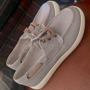 Boys 2Y Never worn, still have tags